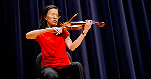 Ting-Lan Chen Playing Violin
