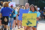 Loper Leaders welcome first-year students to campus. Loper Leaders are a group of returning students who help freshmen move in and assist with the transition to college during Blue Gold Welcome Week. (Photo by Corbey R. Dorsey, UNK Communications)