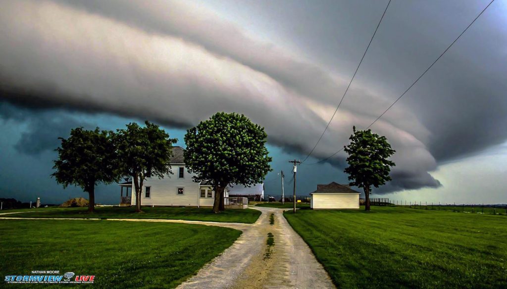 Nathan Moore photographed this thunderstorm in June 2015 near Blue Springs, Missouri. (Nathan Moore, StormViewLIVE)