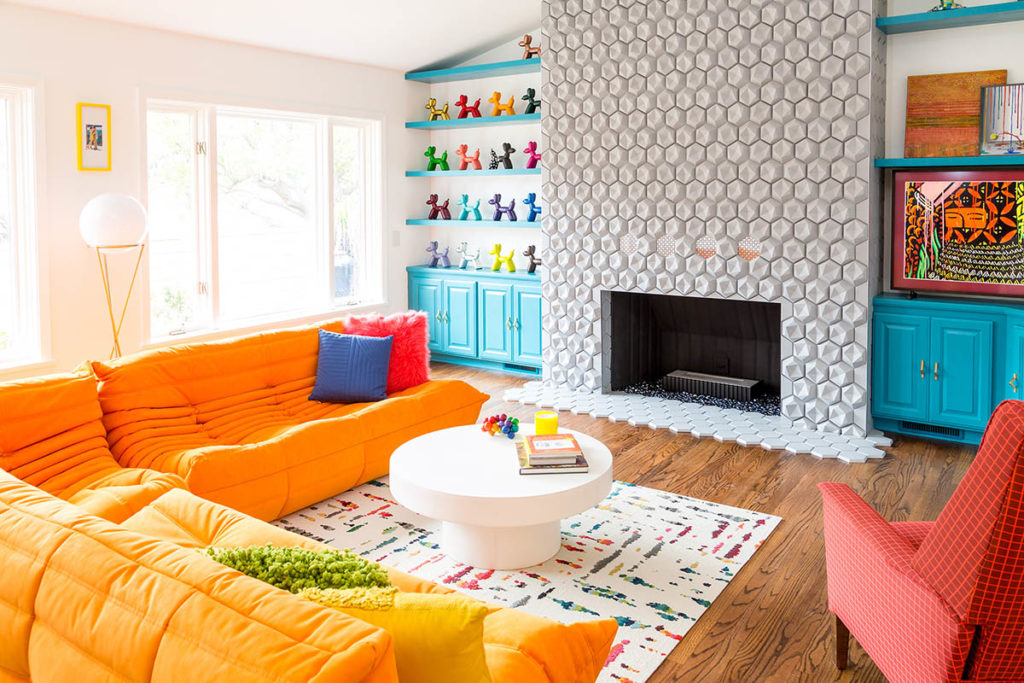 Jenna Pilant’s “knack for bright colors” is on full display in her home’s family room. (656 Photography)