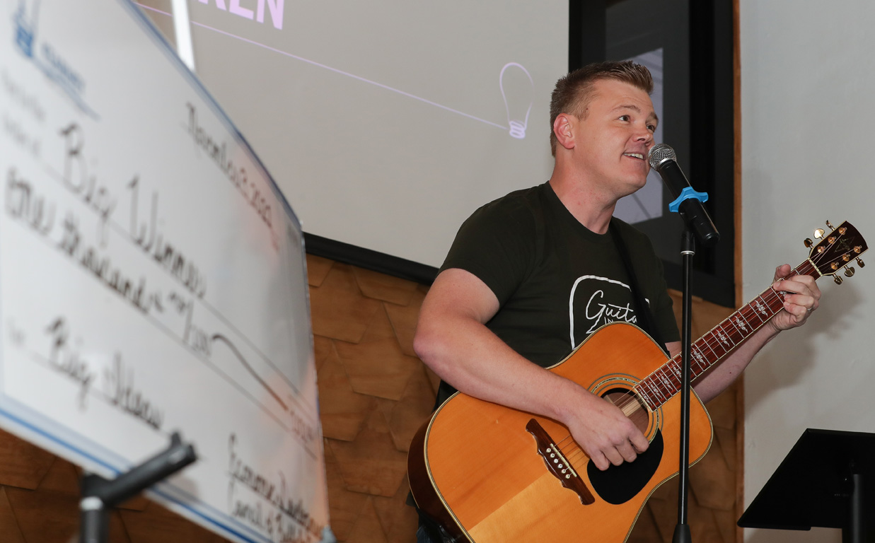 Dave Lerbakken pitches his business, Guitar in a Bar, during the Big Idea Kearney competition Wednesday evening at Nest:Space in downtown Kearney. Lerbakken won the community division. (Photos by Erika Pritchard, UNK Communications)
