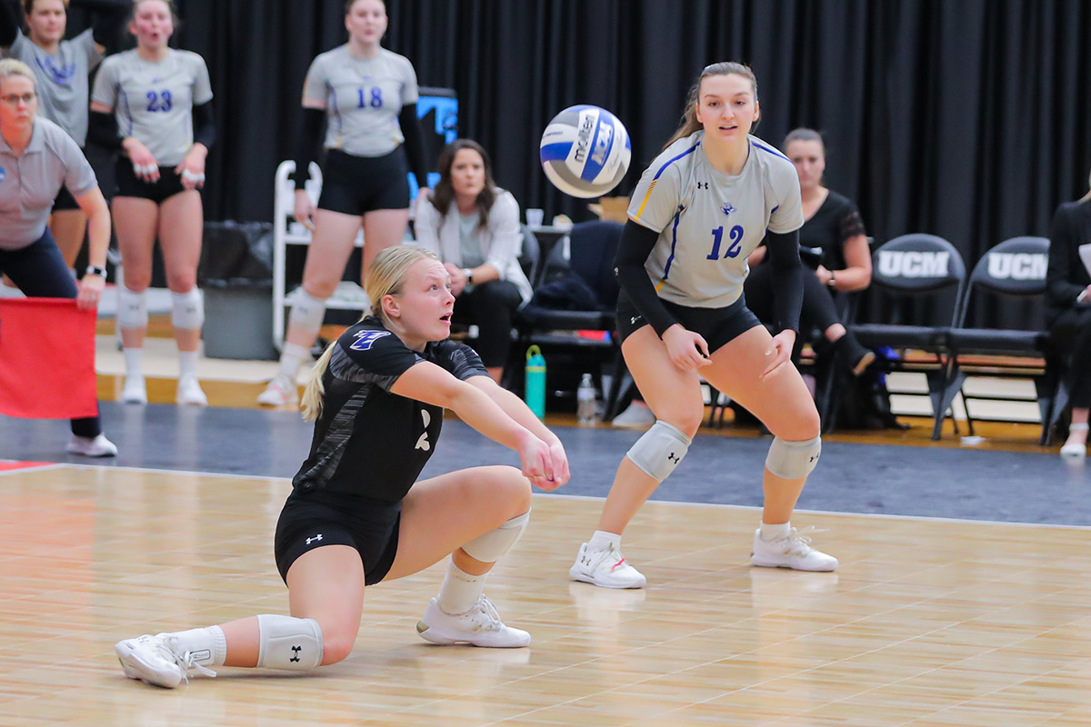 A two-time All-MIAA Second Team selection, Lindsay Nottlemann recorded 1,246 digs during her UNK career.