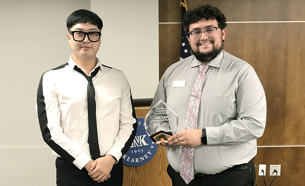Jacob Howe, student representative to the General Studies Council, presents the 2023-24 Excellence in Teaching General Studies Award to English lecturer Jay Lee during Tuesday’s Student Government meeting.