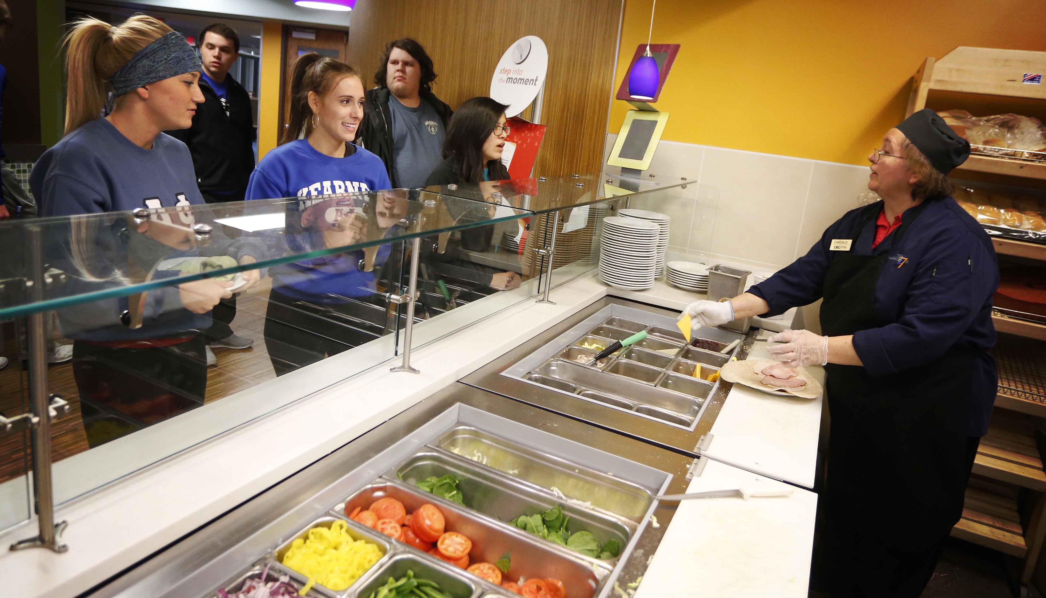 Students Return To New Meal Plans Chartwells Renegotiates Contract 