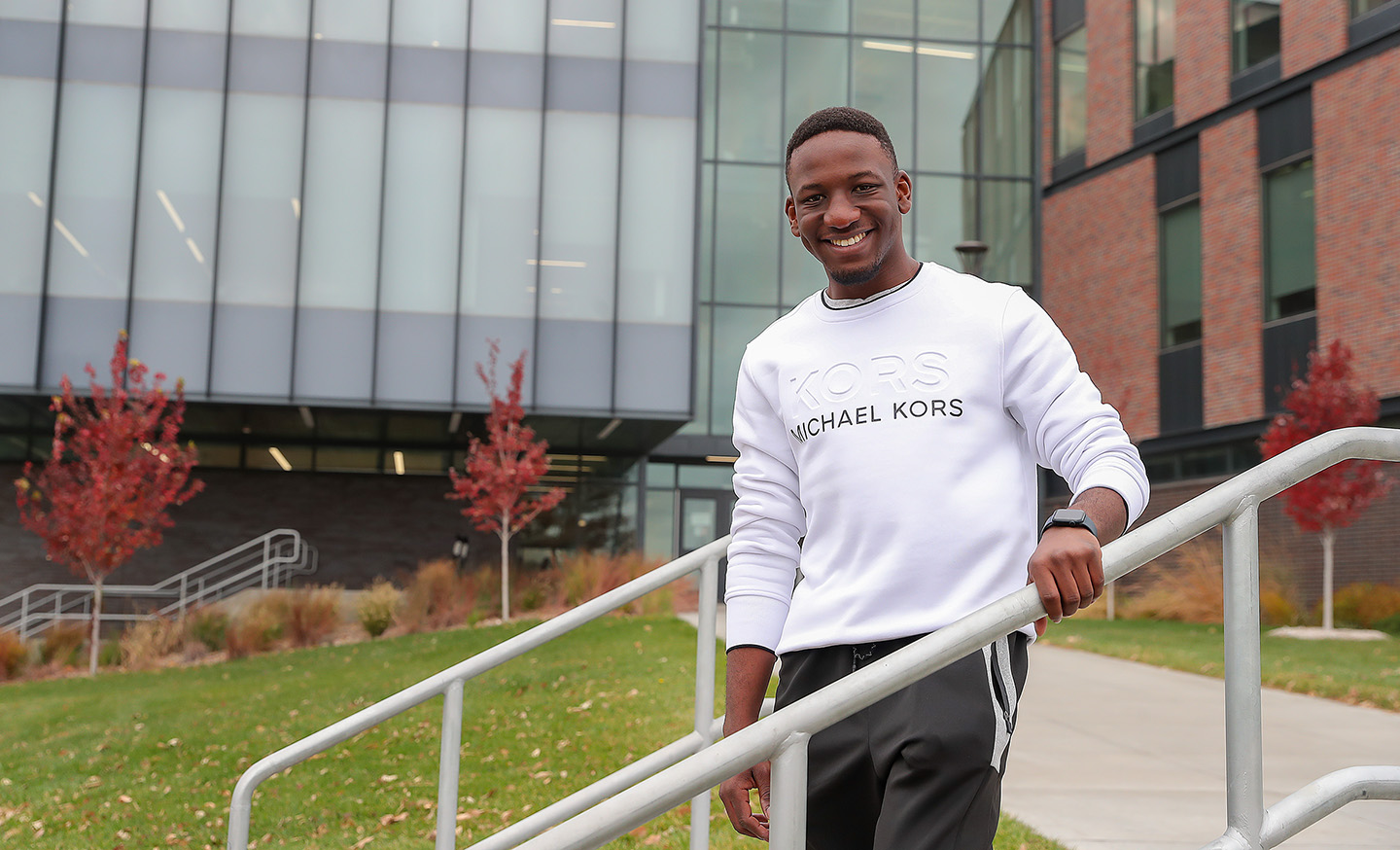 Like the surprising amount of cornfields, Tariro Chinhamo has opportunity to grow in Nebraska - Vimarsana News