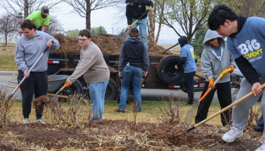 UNK students volunteer at Yanney Park.