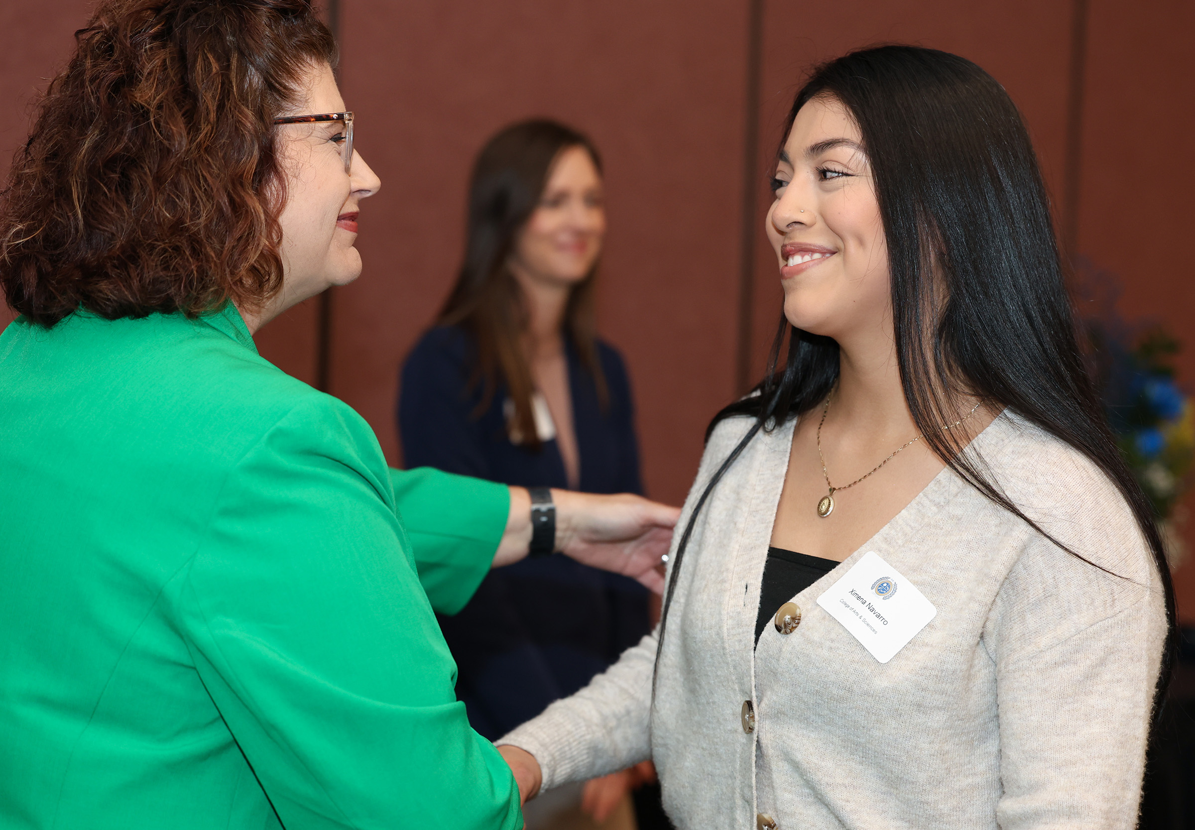 Jennifer Harvey, senior director of UNK’s Thompson Scholars program, interacts with a student during a halfway to graduation ceremony.