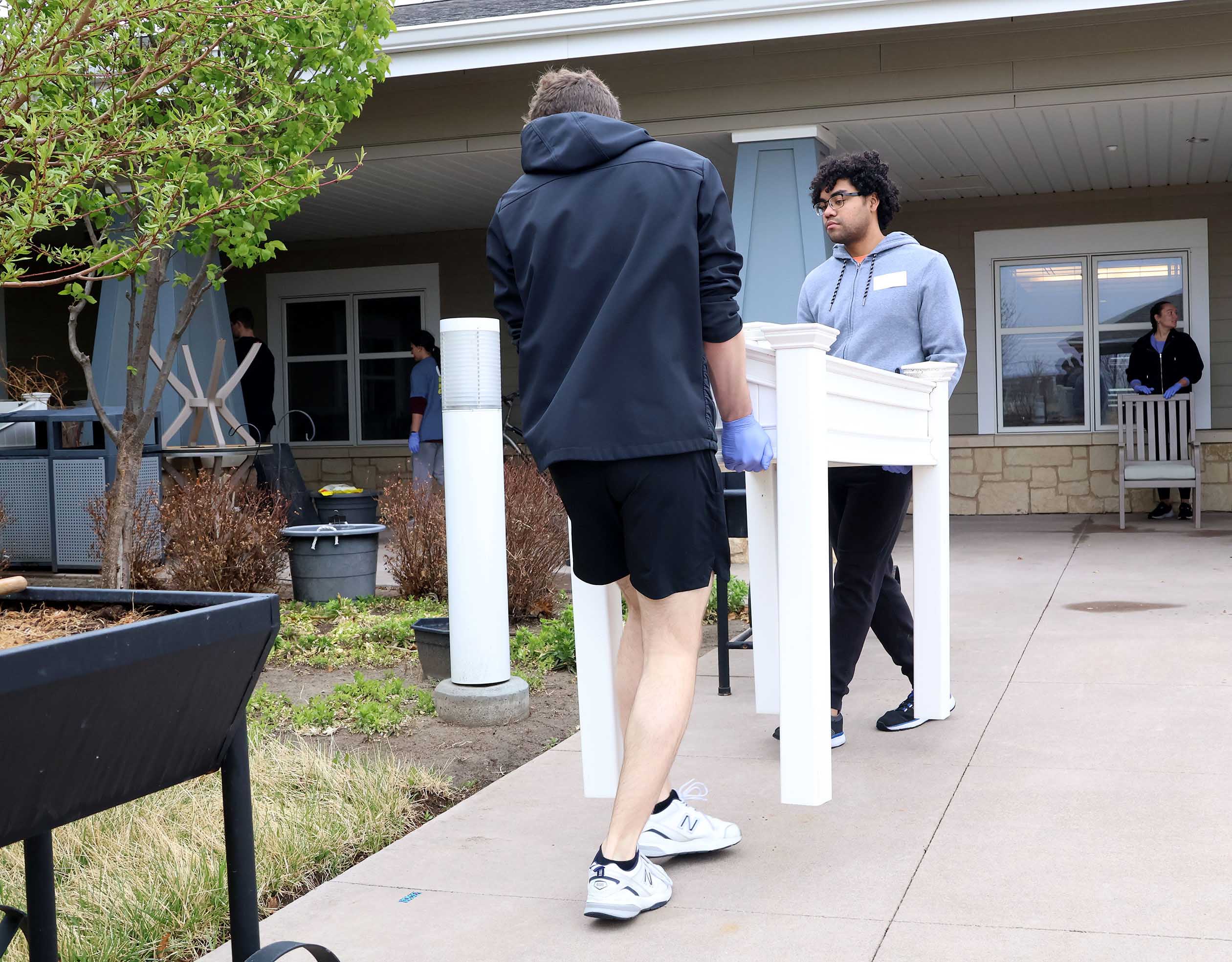 Members of UNK’s Kearney Health Opportunities Program help set up garden patios at the Central Nebraska Veterans’ Home during The Big Event.
