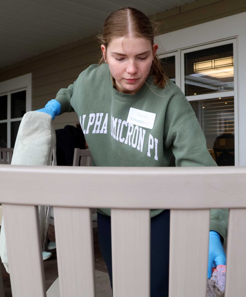 Alpha Omicron Pi sorority member Hannah Meyer volunteers at the Central Nebraska Veterans’ Home