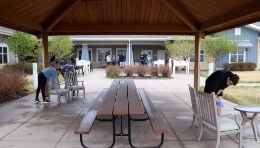 UNK students volunteer at the Central Nebraska Veterans' Home.
