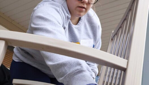 A UNK student volunteers at the Central Nebraska Veterans' Home.