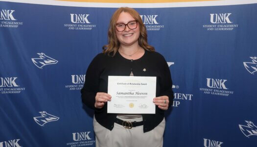 Samantha Heeren receives an FSL scholarship.