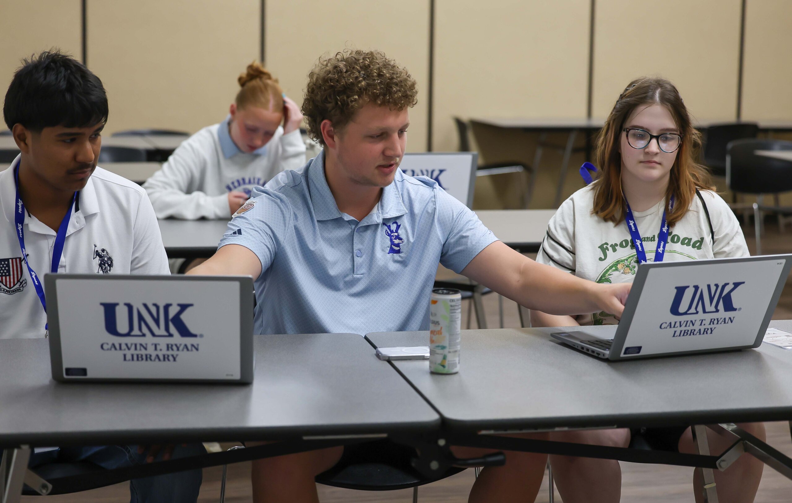 A current UNK student shows new students how to log into their accounts.
