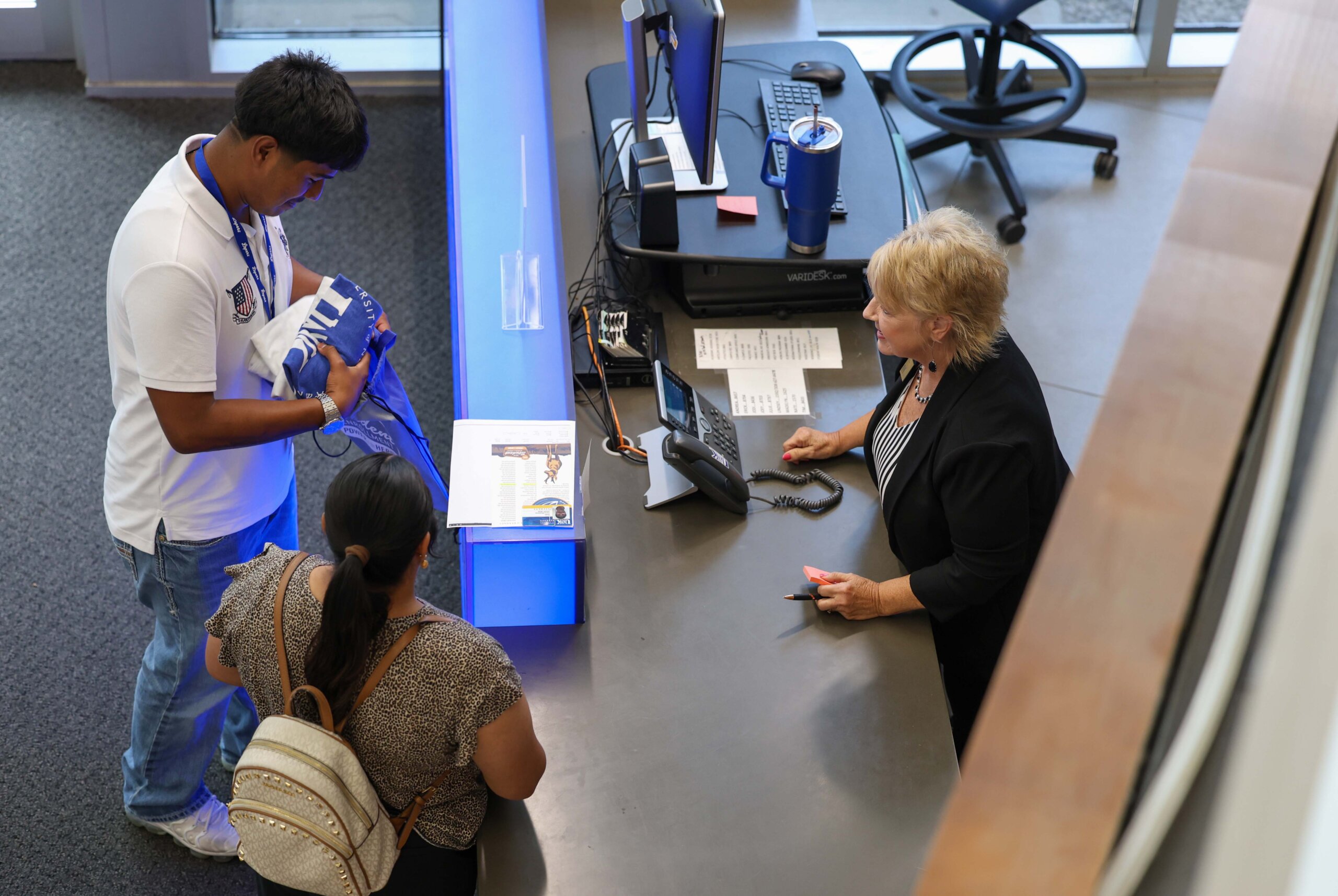 A new student and his mother get directions at the UNK Welcome Desk.