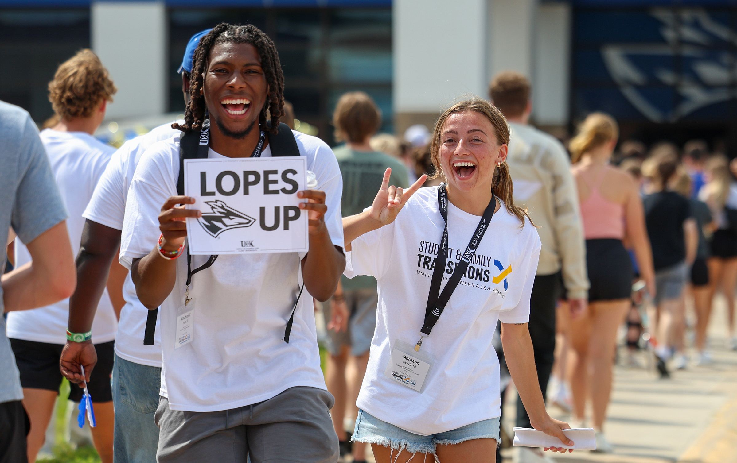 UNK student leaders welcome new Lopers to campus.