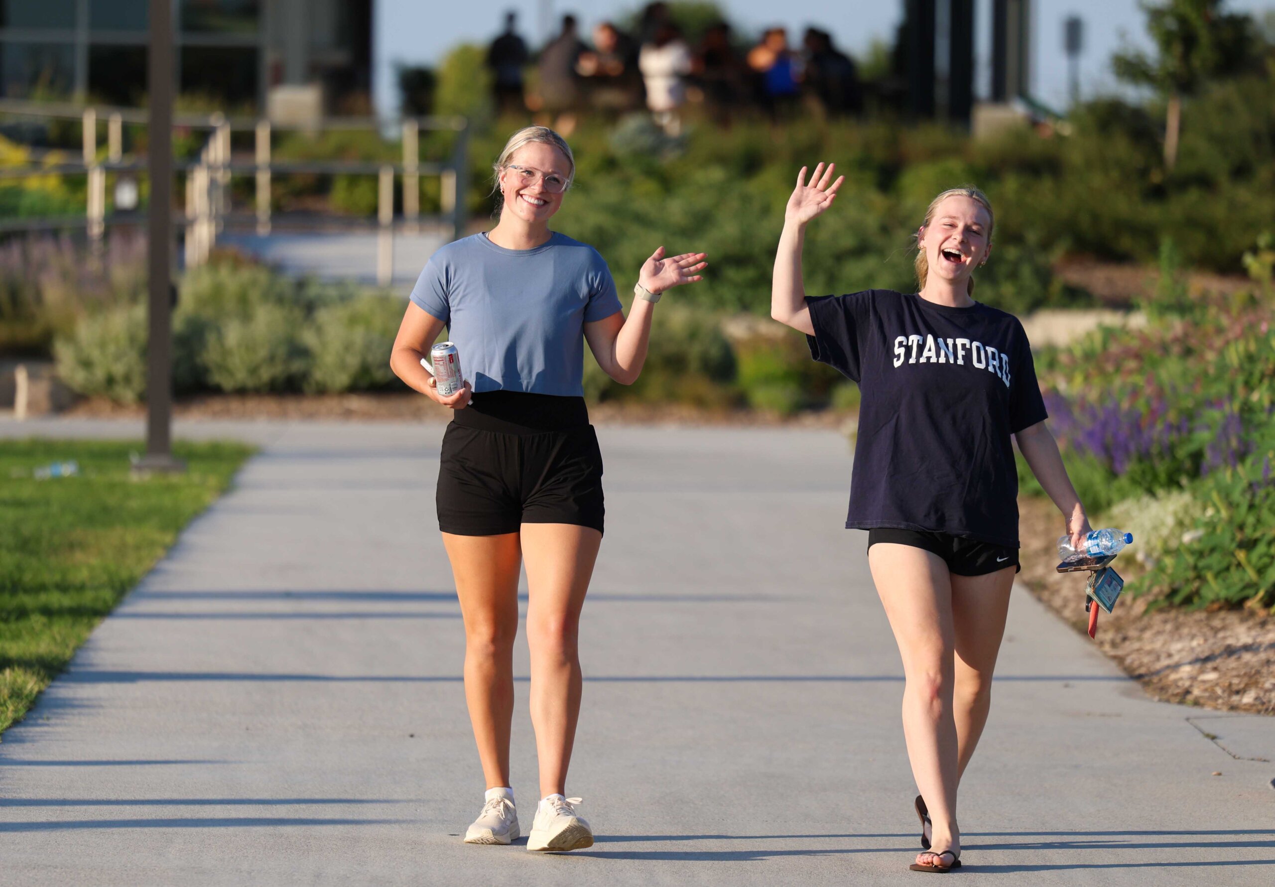UNK students walking in Yanney Park.