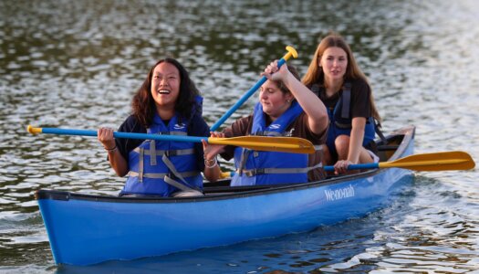 UNK students canoe at Yanney Park.