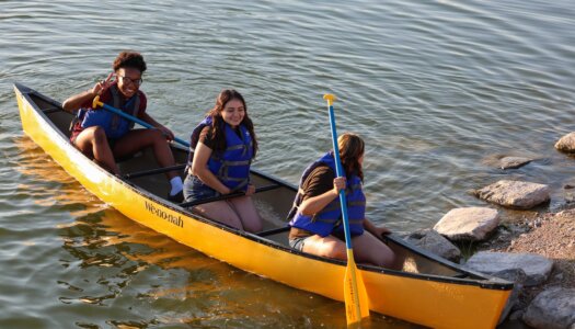 UNK students canoe at Yanney Park.