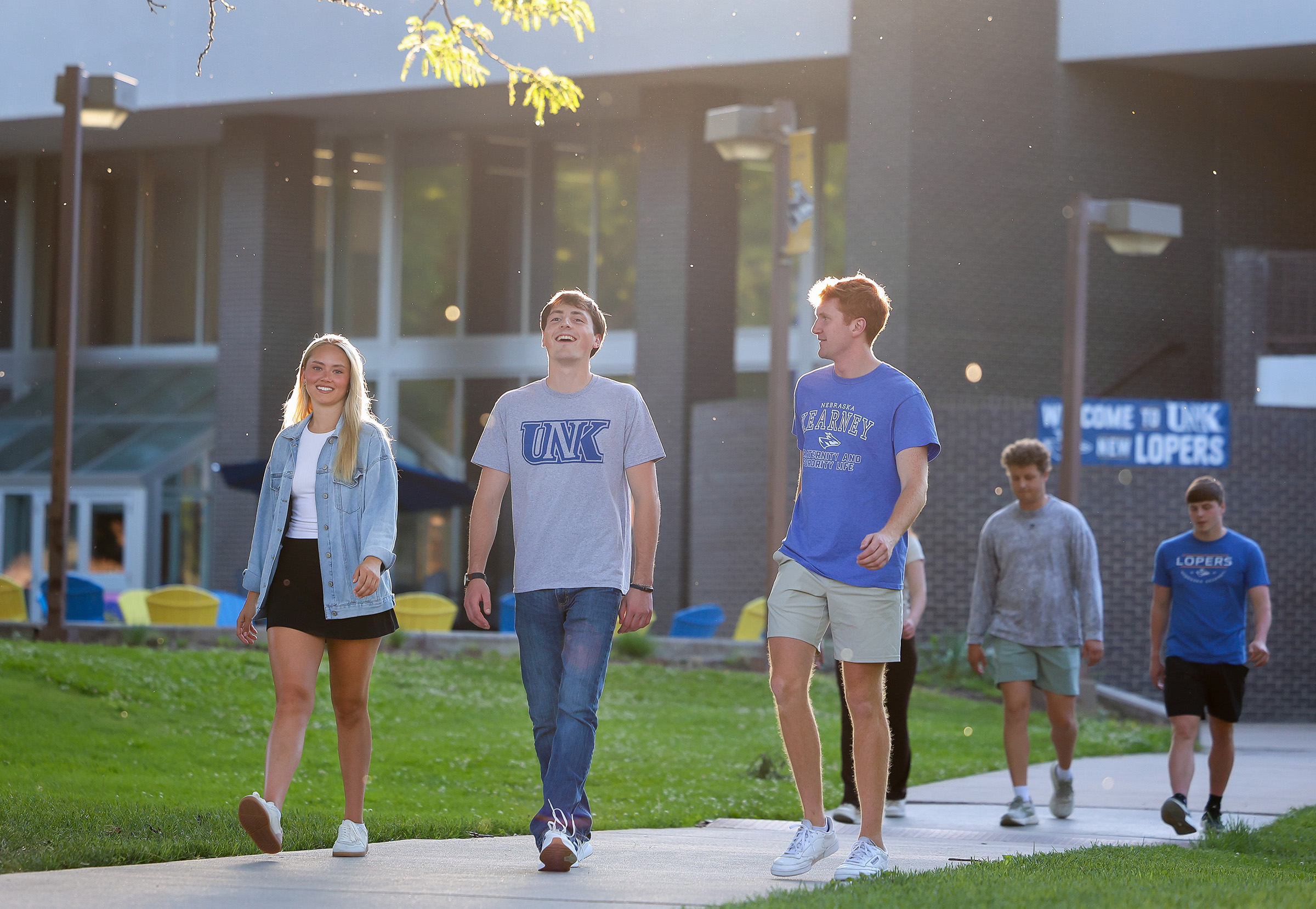 UNK students walk on campus.