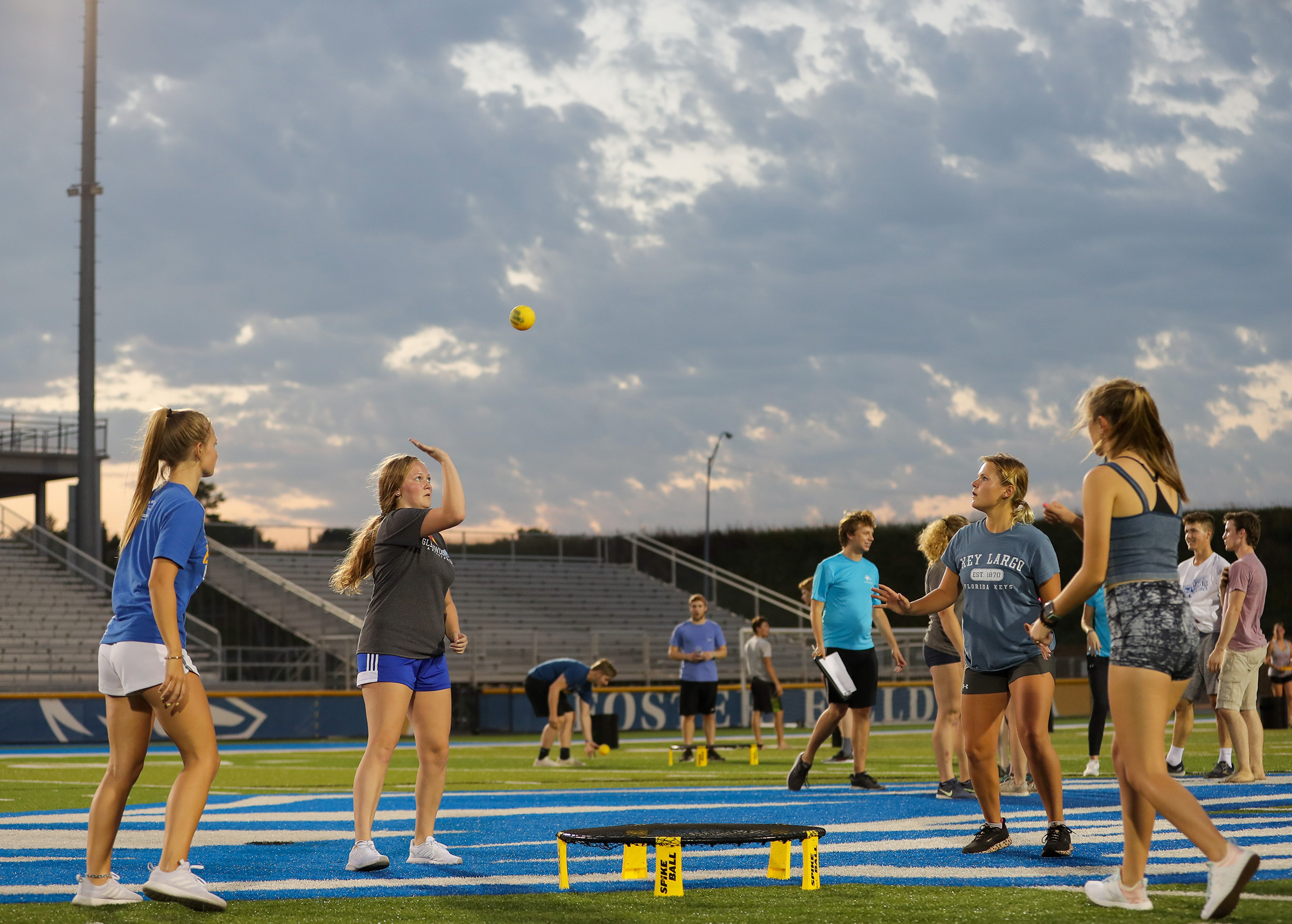 Sydney Owen plays Spikeball at UNK.